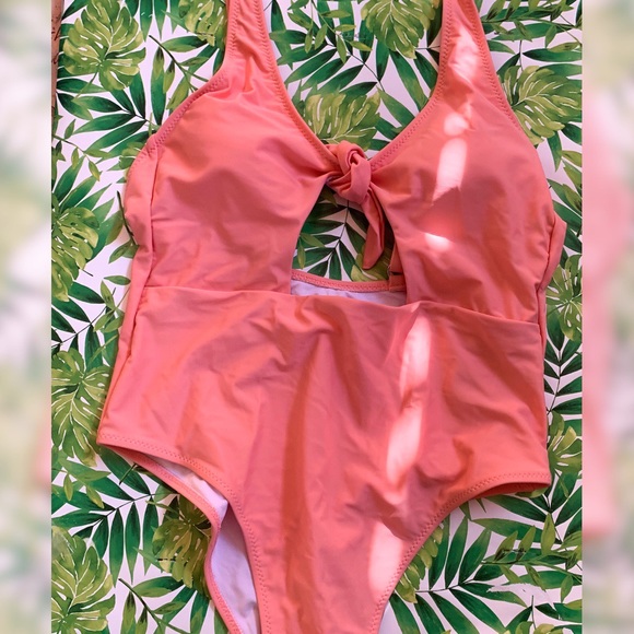 CupShe one-piece bathing suit - Picture 2 of 3